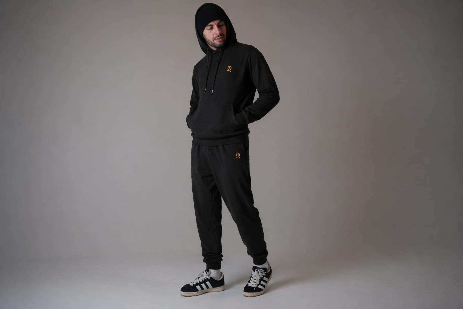 Ensemble Sarouel Homme – Jogging Moderne avec Sweat à Capuche – Tenue Streetwear Confortable – Sport & Détente – RB Mastour