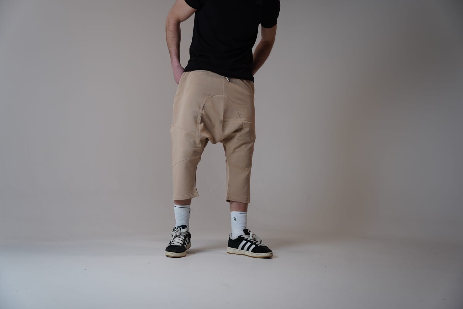 Sarouel Homme RB Mastour – Beige et Noir  – Pantacourt Jogging – Coupe Moderne Streetwear